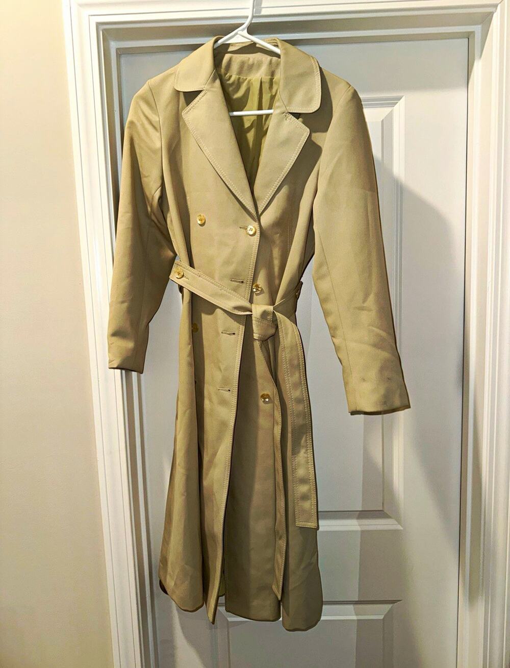 Forecaster of Boston Women’s Beige Long Trench Coat Belted Button Size 9/10